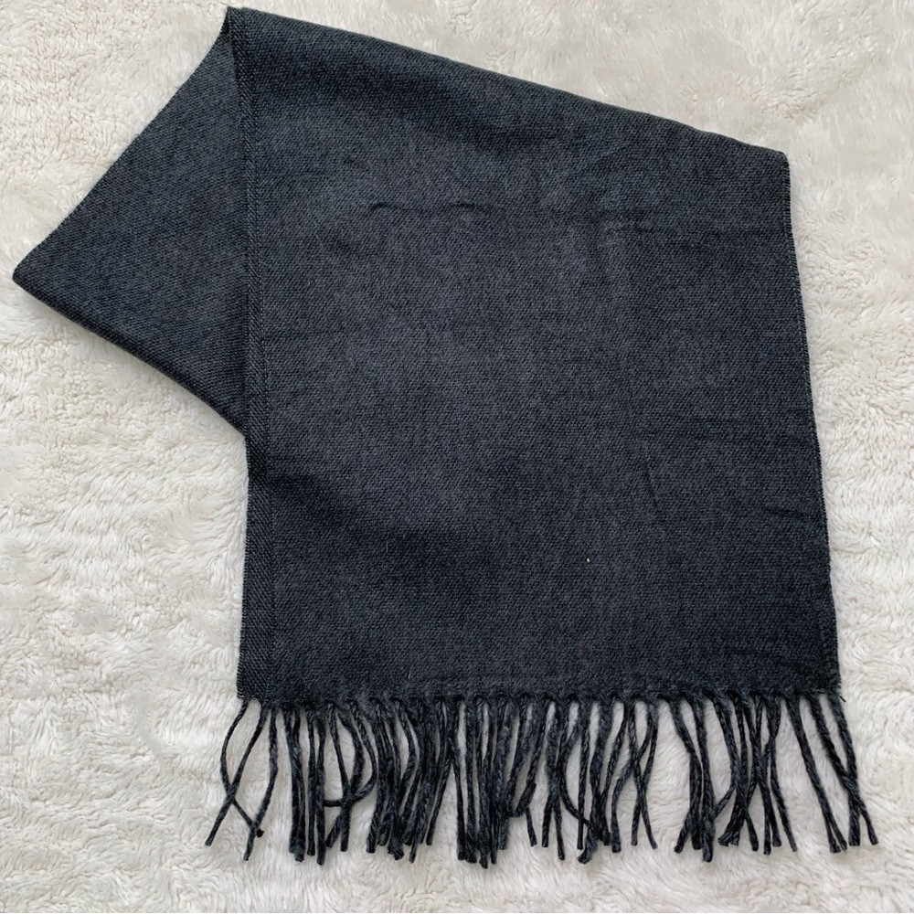 Elegant Black Scarf for Men - Picture 5 of 7